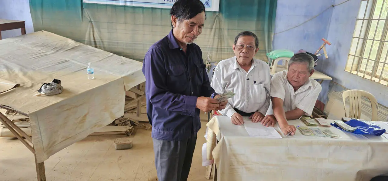 Món quà kịp thời giữa tâm lũ, ấm áp tình người Diên Điền