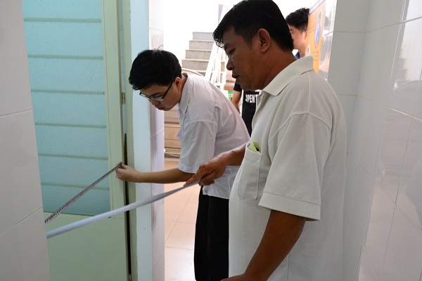 6. Tổ khảo sát đo đạc tại Trạm y tế Phường Ninh Sơn